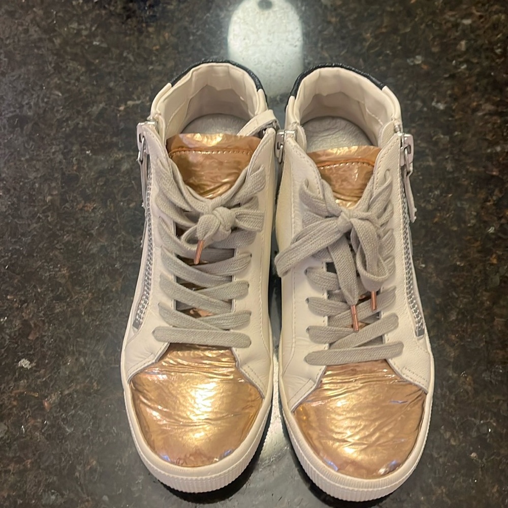 DOLCE VITA HIGH TOP METALLIC SNEAKER SIZE 6.5
